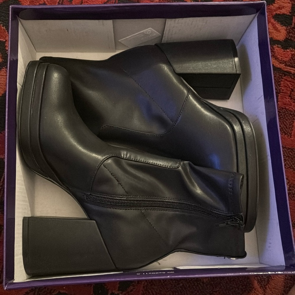 NWT NIB never worn Madden girl platform heeled boots